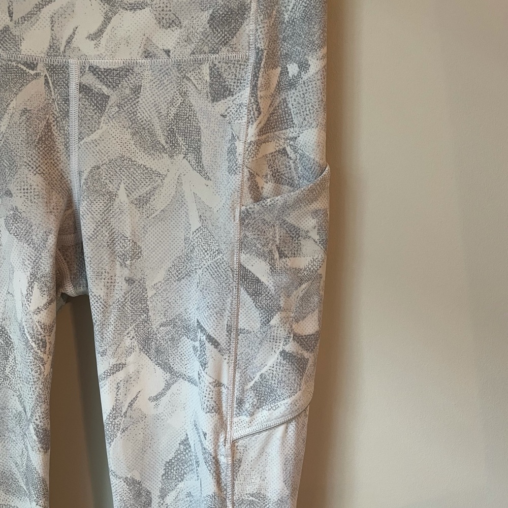 Lululemon White Leggings with Geometric Pattern